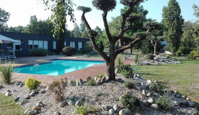 Villa Parenthèse, holiday home with swimming pool