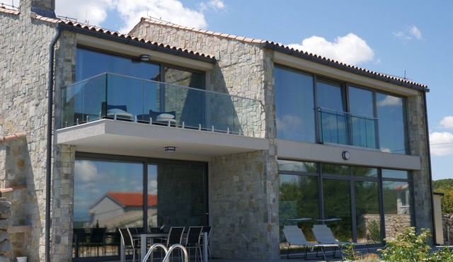 Villa Paradise with pool and sea views, beautiful, 7 people