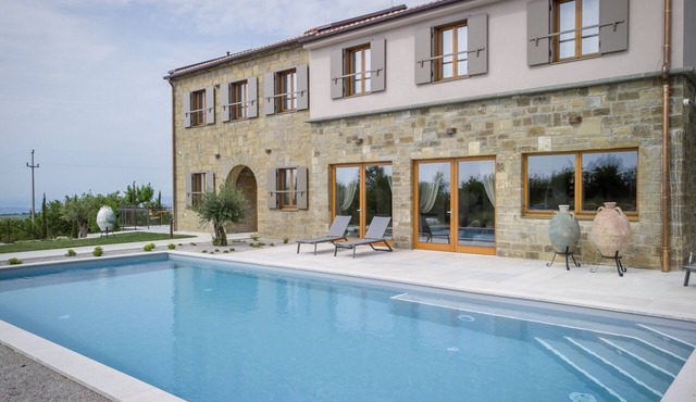 Villa Paradiso in Central Istria for 11 people with large garden, sea view & wellness