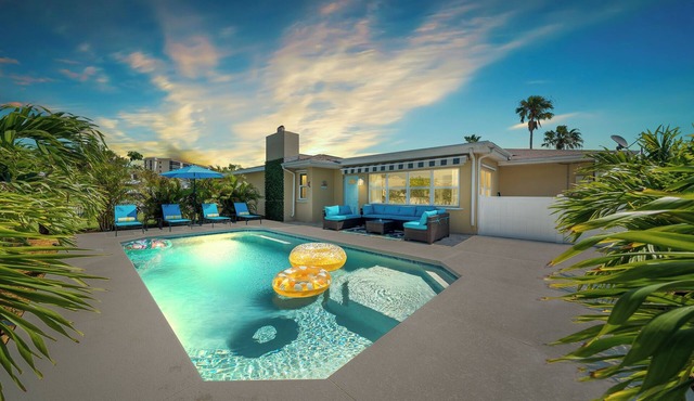 Villa Paradisus. Heated Pool! 6 min to the beach