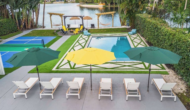 Villa Paraiso | Lakefront | Terrace | Paddle Board
