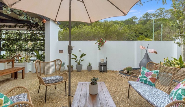 Villa Paralia - Mediterranean Entertainers' Home in The Heart of Currumbin - Min. 3 Night Stays -