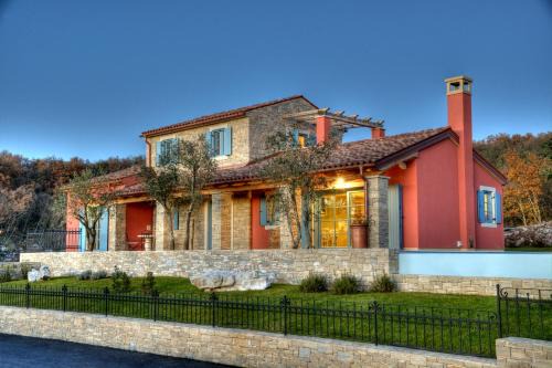 Villa Parona with private pool