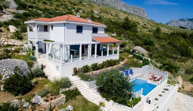Villa Parsella 170m from the sandy beach with 5 bedrooms, pool, wellness, sea view