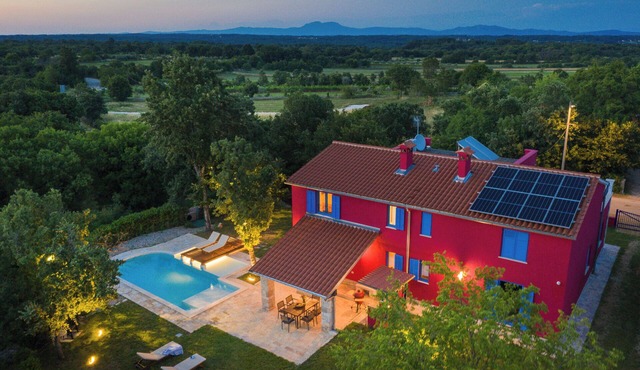 Villa Parun With heated pool, EV friendly -Your private Shelter From City Crowds