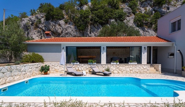 Villa Pasika private 31m2 pool, summer kitchen with BBQ