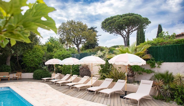 Villa Pastel at the gates of Saint Tropez in a 12 travellers 6 bedrooms estate