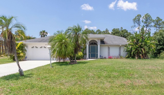 Villa Paula: Cozy 2-Suite Pool Home with Spacious Lanai and Private Backyard.