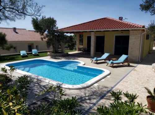 Villa Paula Jakišnica with heated pool