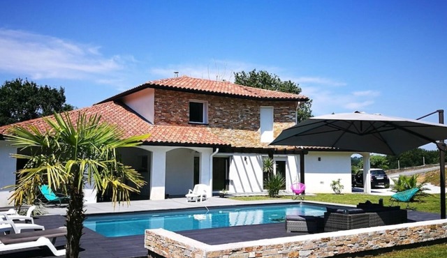 Villa Pays Basque, near Biarritz and Anglet, between sea and mountains