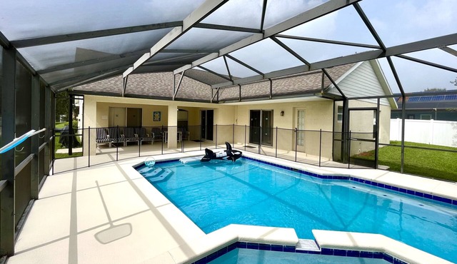 Villa Pearl - Luxury Retreat near Disney&Golf w/South Facing Private Pool/Spa