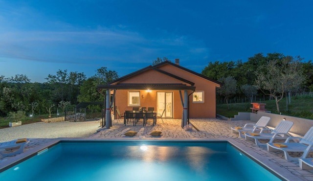 Villa Pendolina with Private Pool and Jacuzzi
