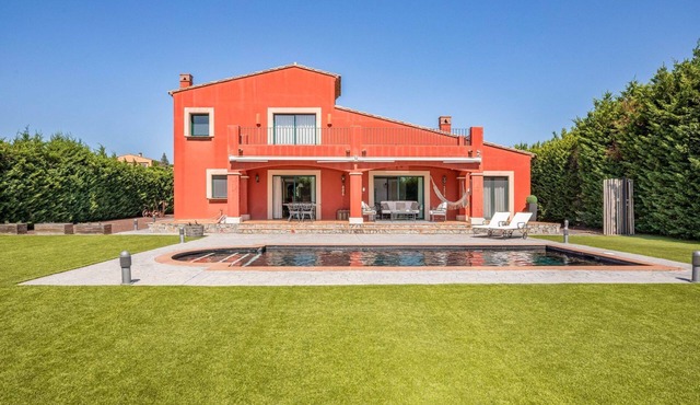 Villa Perelada Golf - Four Bedroom Villa, Sleeps 8
