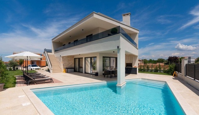 Villa Perla with swimming pool and whirlpool