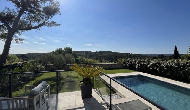 Villa Perrine: Pool, Spa, Panoramic View, right in the center of Uzès