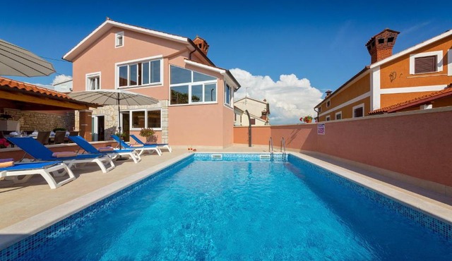 Villa Petra, Kaštelir