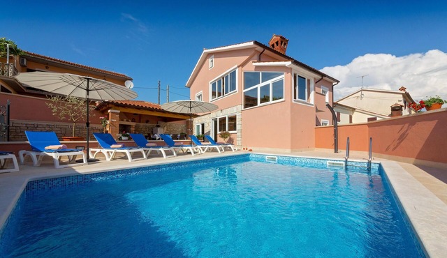 Villa Petra, Kaštelir with Pool, Sauna and Jacuzzi ☆ near the POREC-ISTRIA