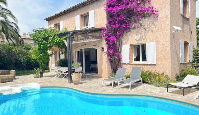 Villa Philia near beaches, pool heated, 4 bedrooms with air conditionning