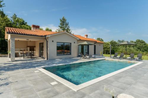 Villa Photinia