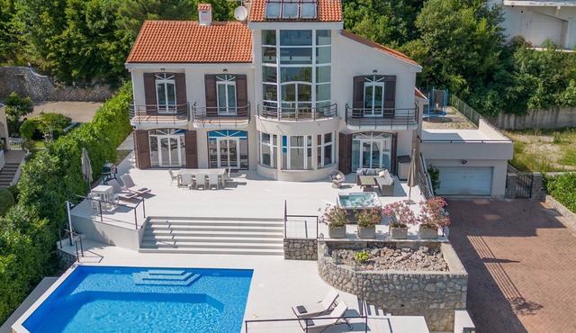 Villa Piano with Pool