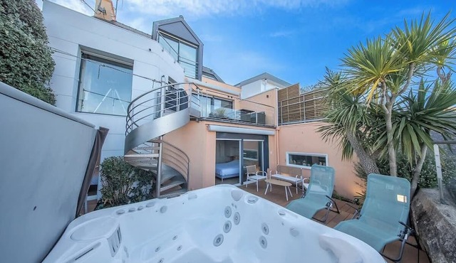 Villa pieds dans l'eau - vue mer & jacuzzi