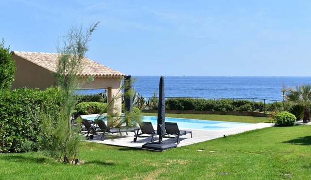 Villa pieds dans l'eau pour 10 personnes avec piscine, clim et Wi-Fi - FR-1-768-27