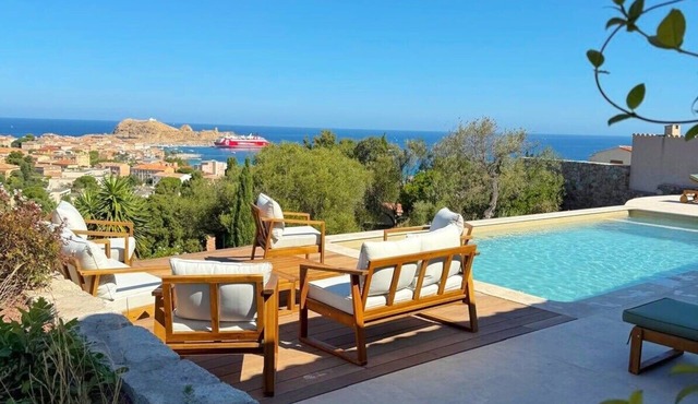 Villa Pietra Mare, piscine vue mer, à l'Ile-Rousse