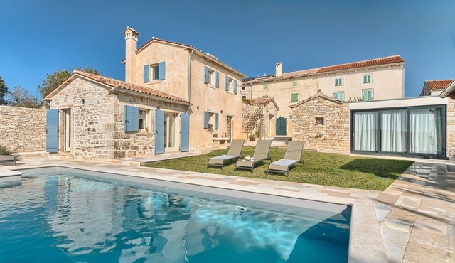 Villa Pietra mit Pool