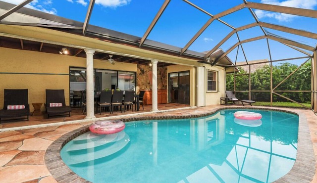 Villa Pine - Heated Pool near Town Center Mall