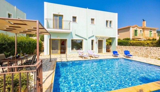 Villa Pinelopi - Two Bedroom Villa, Sleeps 5