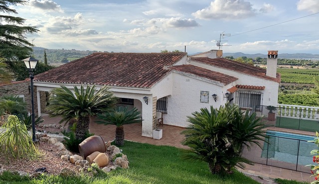Villa Pinos - house with private pool and valley views