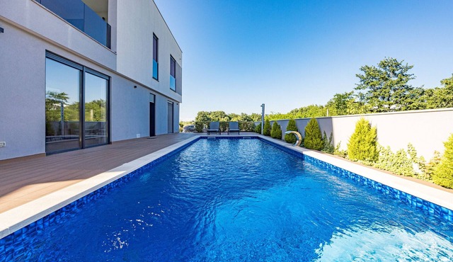 Villa Pinus with Pool, Game Room, Garden