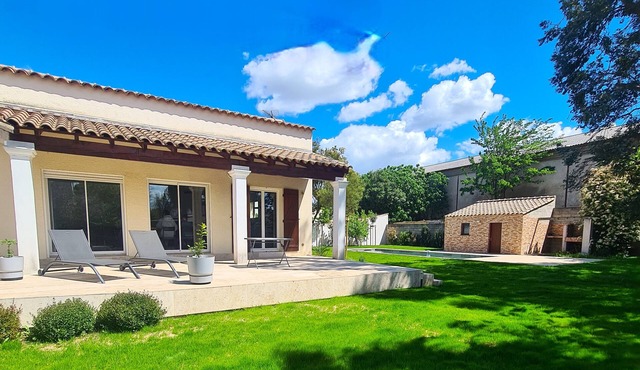 Villa Piscine Balinaise Grand Jardin Arboré Calme Proche mer Familial