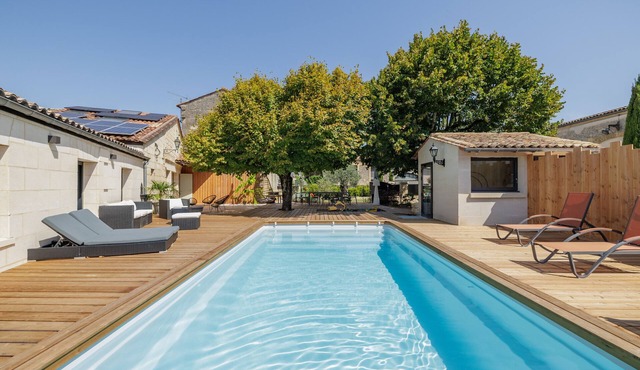 Villa 'Piscine Balnéo Saint Emilion' with Private Pool, Wi-Fi and Air Conditioning