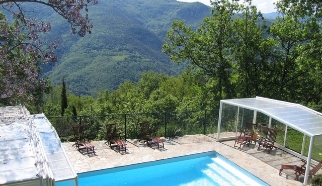 Villa, piscine chauffée par panneaux solaires et par abri haut télescopique