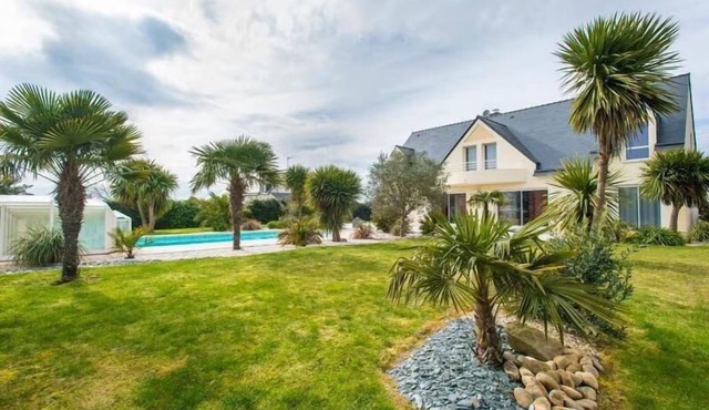 Villa '- Piscine Chauffée, Jacuzzi' with Private Pool, Private Terrace and Wi-Fi