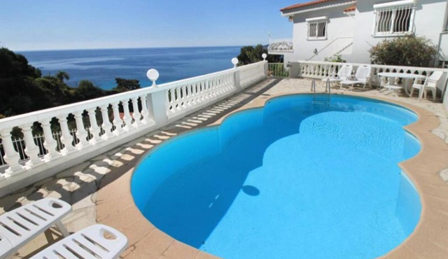 Villa piscine Eze bord de mer à 500m de la plage in Éze