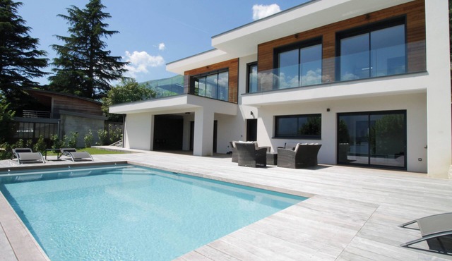 Villa Piscine chauffée, vue et accès lac, climatisation