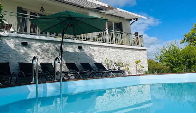 Villa Piscine Chauffée Avec vue Panoramique en Bourgogne à 2h de Paris