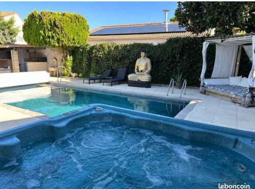 Villa Piscine indépendante sans vis à vis ET un studio sans accès piscine 2 possibilités au choix avec wifi