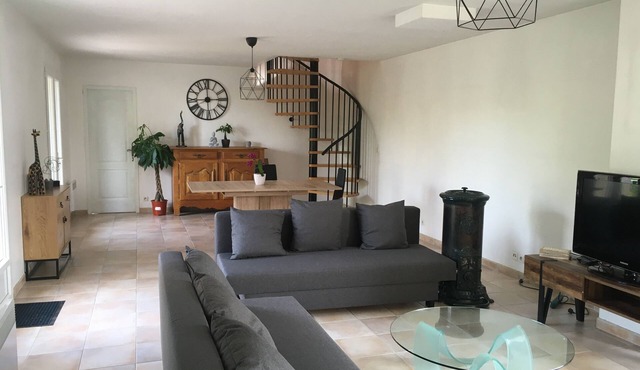 Villa Piscine Jardin spa Gonflable Idéale Vacances en Famille ou Entre Amis