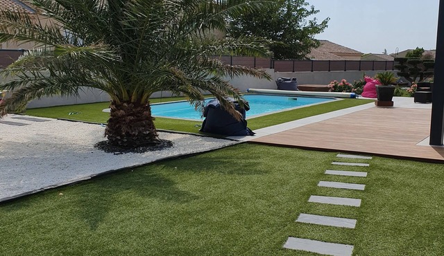 VILLA PLAN FOOT 4 BEDROOMS IN CAIRANNE, ON THE WINE ROUTE.