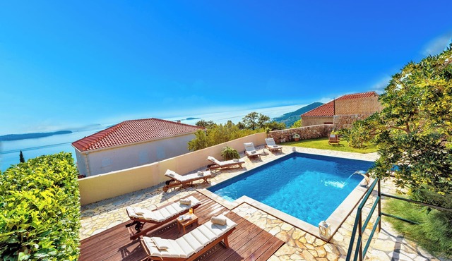 Villa Platanus with Private Pool & Sea View