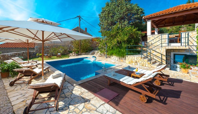 Villa Platanus with Private Pool & Sea View