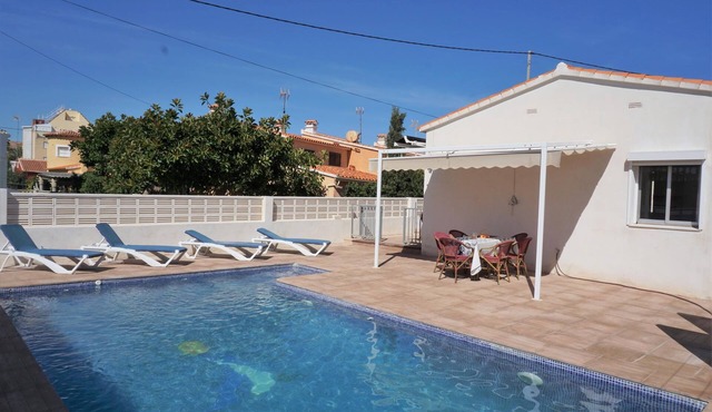 Villa PLAYA AZUL two steps from the beach in Els Poblets