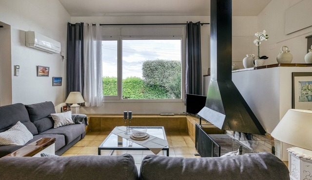 Villa "Playa" with Shared Pool & Wi-Fi