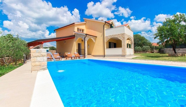 Villa Pletikosa - rural villa with outdoor pool