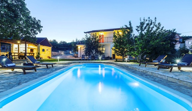 Villa Podrugovi Dvori vith pool.