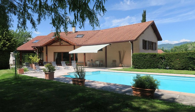 VILLA + POOL BETWEEN GRENOBLE AND CHAMROUSSE
