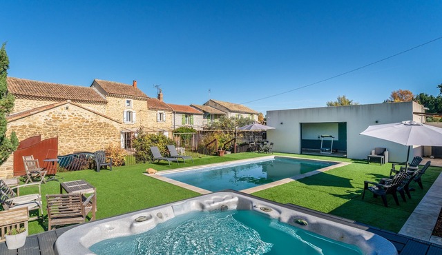 Villa "Pool Jacuzzi" with private pool, Wi-Fi and air conditioning